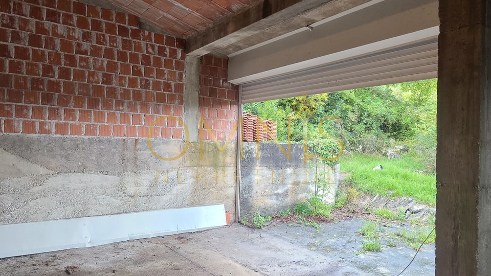 Prostrana kuća na prodaju! Bregi