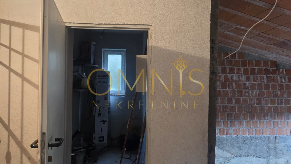 Prostrana kuća na prodaju! Bregi