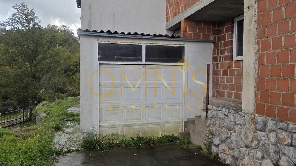 Prostrana kuća na prodaju! Bregi