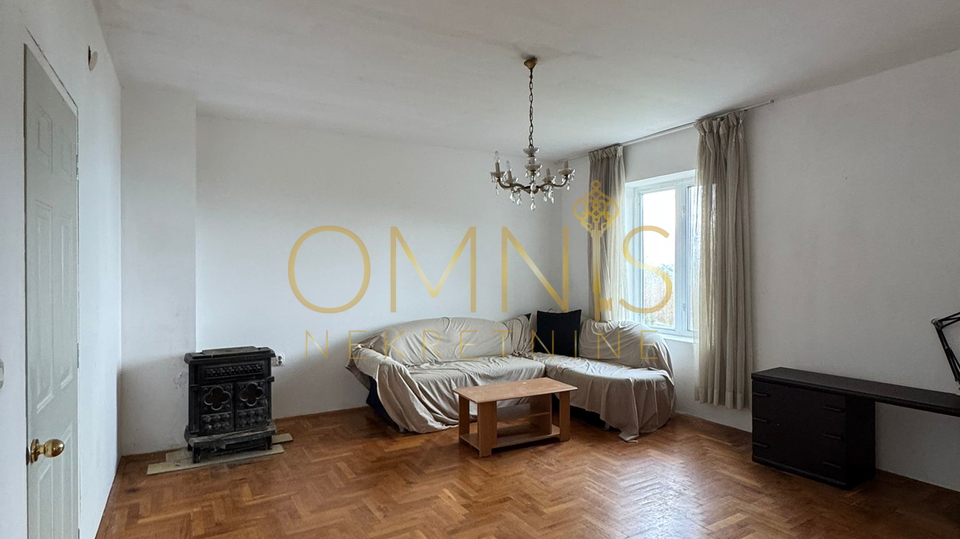 Prostrana kuća na prodaju! Bregi