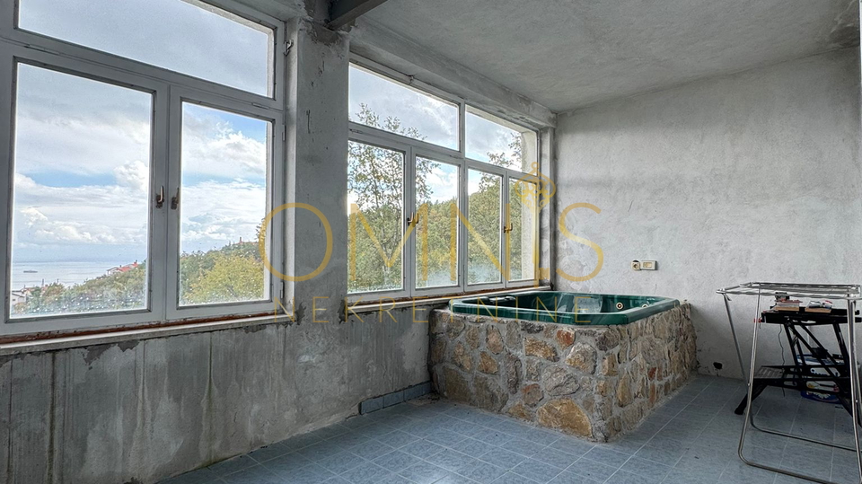 Prostrana kuća na prodaju! Bregi