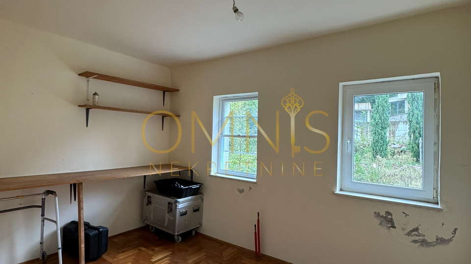 Prostrana kuća na prodaju! Bregi