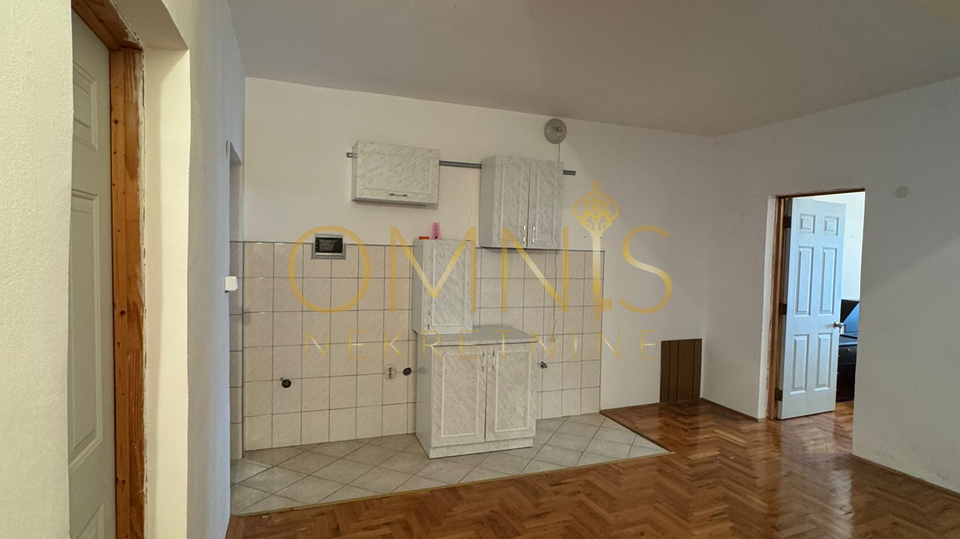 Prostrana kuća na prodaju! Bregi