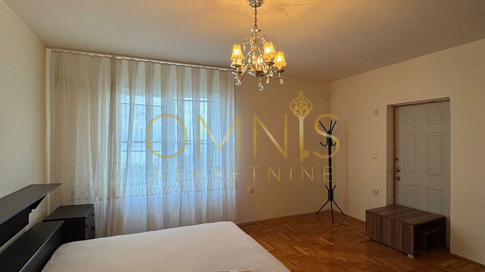 Prostrana kuća na prodaju! Bregi