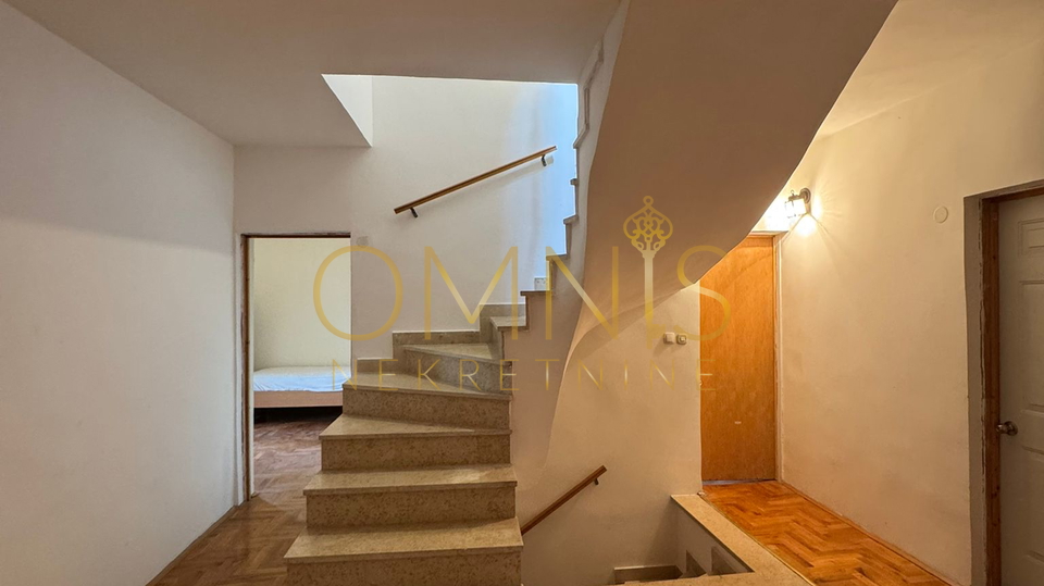 Prostrana kuća na prodaju! Bregi