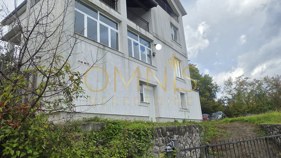 Prostrana kuća na prodaju! Bregi