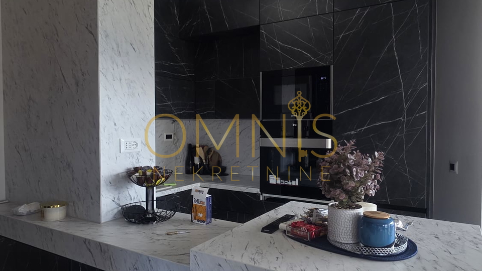 Stan u novogradnji s panoramskim pogledom na more, NA PRODAJU!!