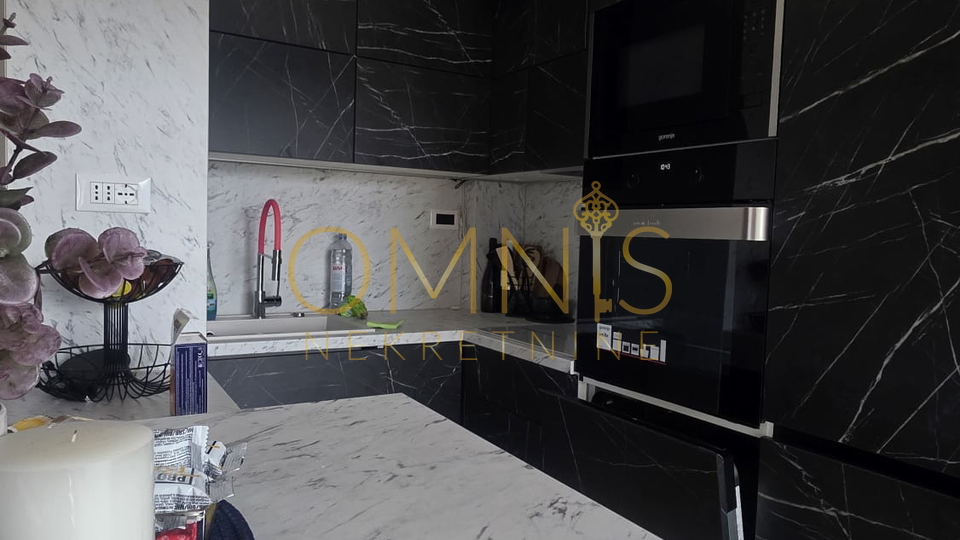 Stan u novogradnji s panoramskim pogledom na more, NA PRODAJU!!