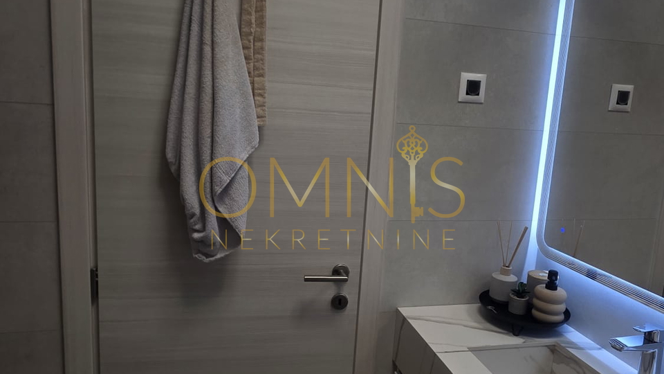 Stan u novogradnji s panoramskim pogledom na more, NA PRODAJU!!