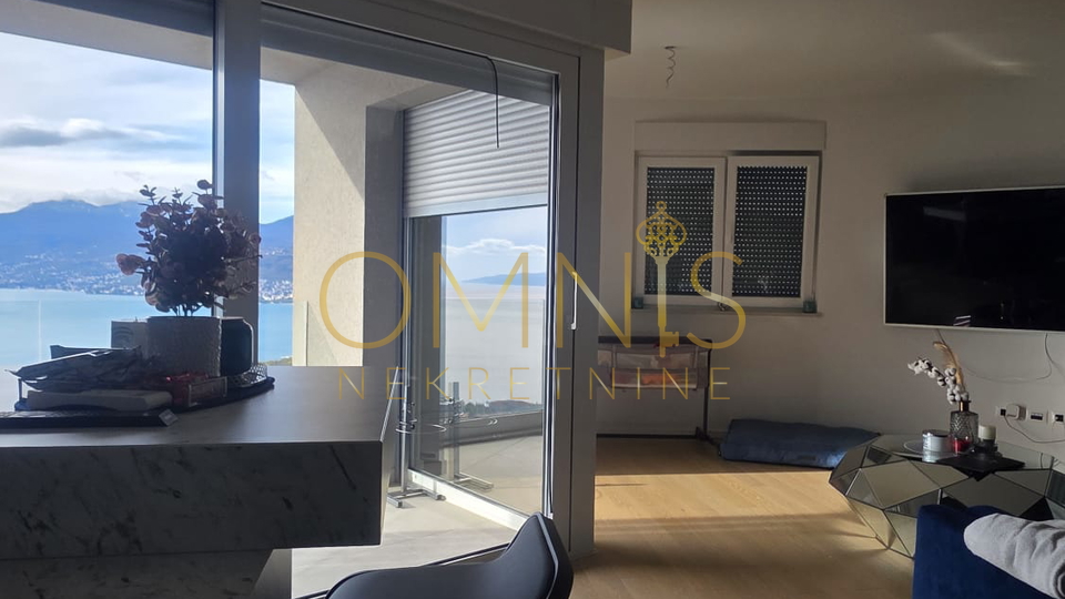 Stan u novogradnji s panoramskim pogledom na more, NA PRODAJU!!