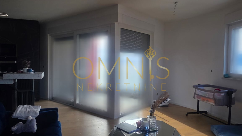 Stan u novogradnji s panoramskim pogledom na more, NA PRODAJU!!