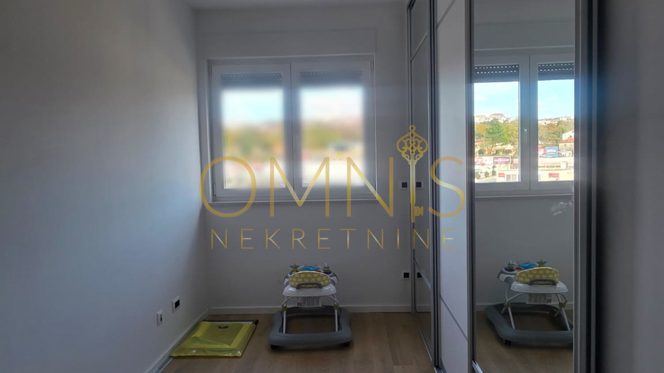 Stan u novogradnji s panoramskim pogledom na more, NA PRODAJU!!