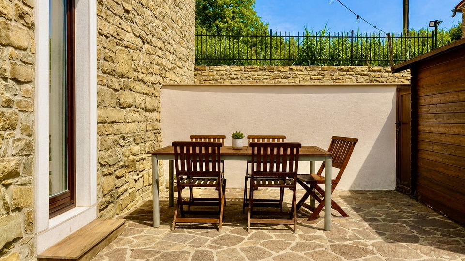ISTRISCHES STEINHAUS MIT POOL UND GARTEN