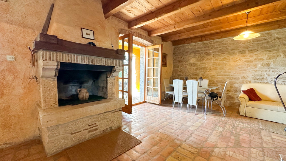 Mediterranes sch&ouml;nnes End -Steinreihenhaus in einem idylischen istrischen Dorf