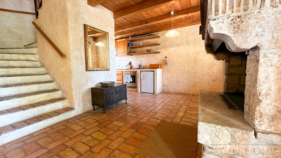 Mediterranes sch&ouml;nnes End -Steinreihenhaus in einem idylischen istrischen Dorf