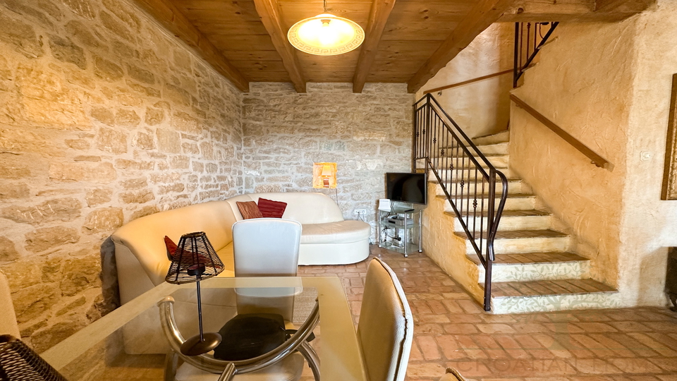 Mediterranes sch&ouml;nnes End -Steinreihenhaus in einem idylischen istrischen Dorf