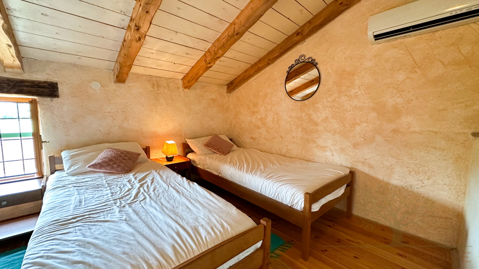 Mediterranes sch&ouml;nnes End -Steinreihenhaus in einem idylischen istrischen Dorf