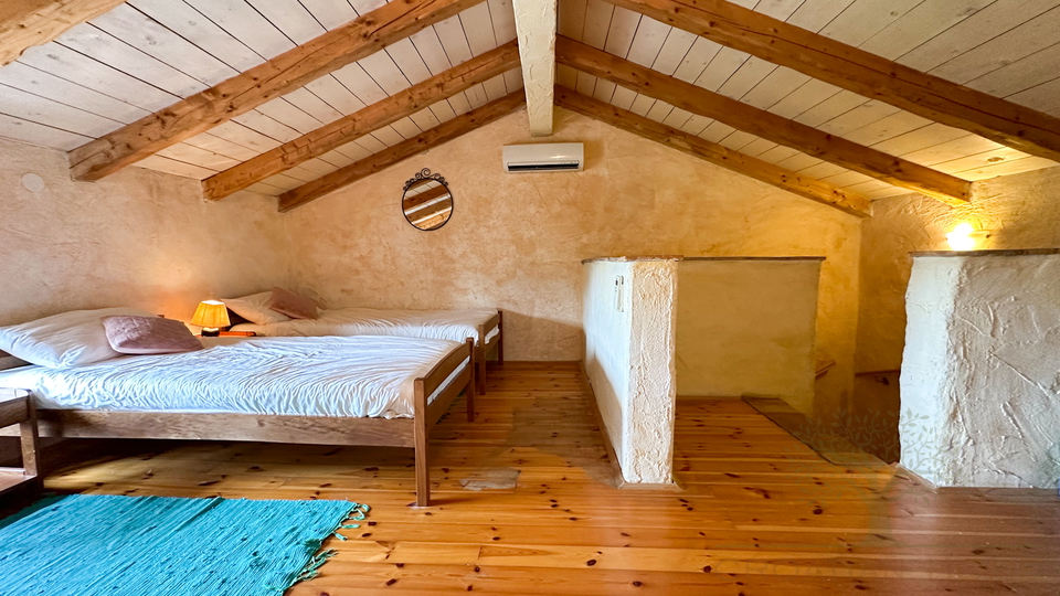 Mediterranes sch&ouml;nnes End -Steinreihenhaus in einem idylischen istrischen Dorf