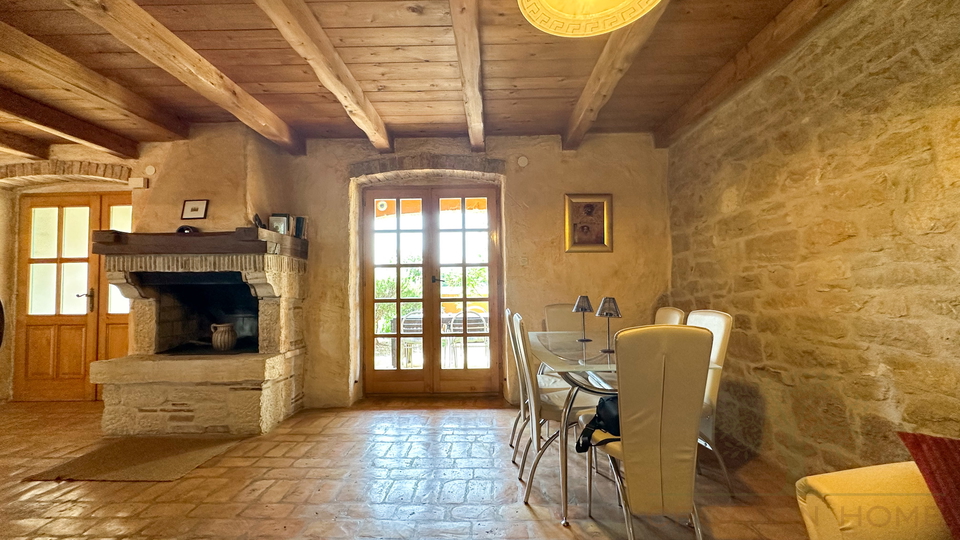 Mediterranes sch&ouml;nnes End -Steinreihenhaus in einem idylischen istrischen Dorf