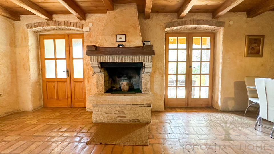 Mediterranes sch&ouml;nnes End -Steinreihenhaus in einem idylischen istrischen Dorf