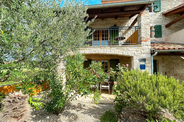 Mediterranes schönnes End -Steinreihenhaus in einem idylischen istrischen Dorf