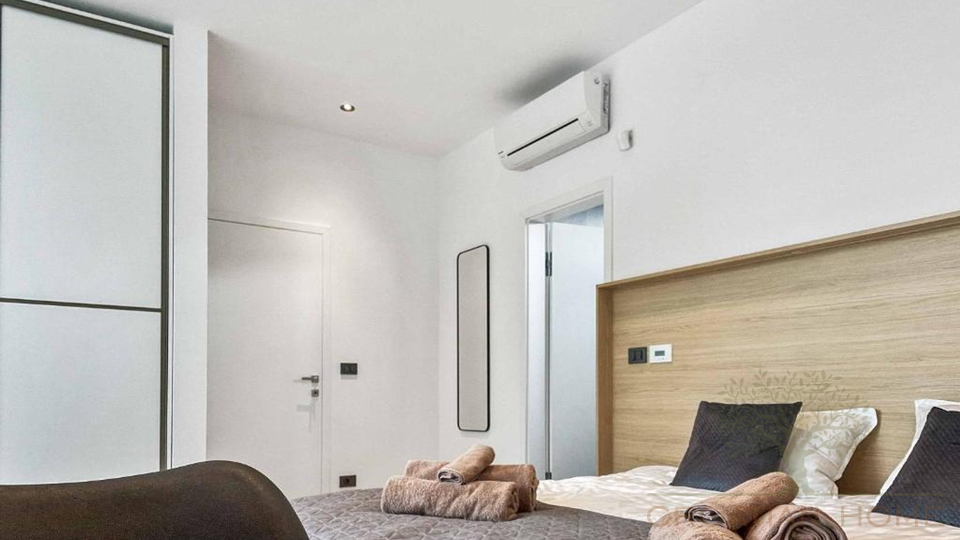 Villa mit Keller und 50 m2 beheiztem Pool am Rande einer gr&ouml;sseren istrischen Ortschaft
