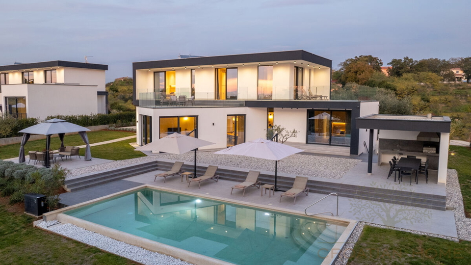 Villa mit Keller und 50 m2 beheiztem Pool am Rande einer gr&ouml;sseren istrischen Ortschaft