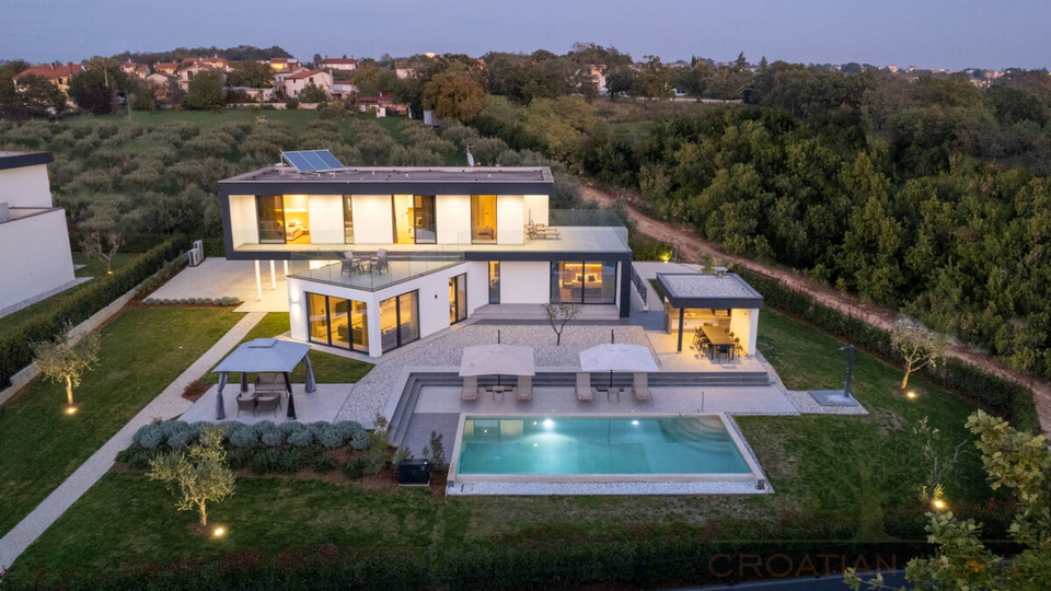 Villa mit Keller und 50 m2 beheiztem Pool am Rande einer gr&ouml;sseren istrischen Ortschaft