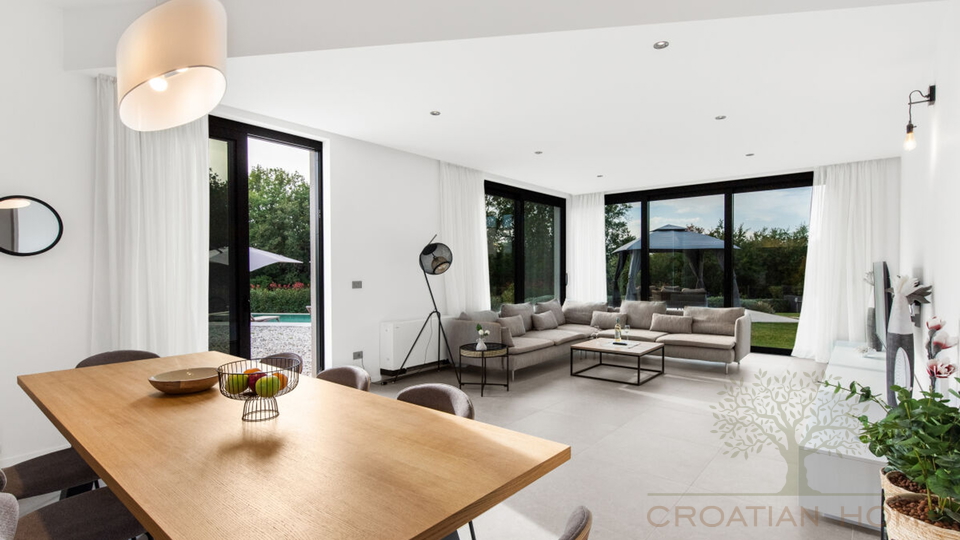 Villa mit Keller und 50 m2 beheiztem Pool am Rande einer gr&ouml;sseren istrischen Ortschaft