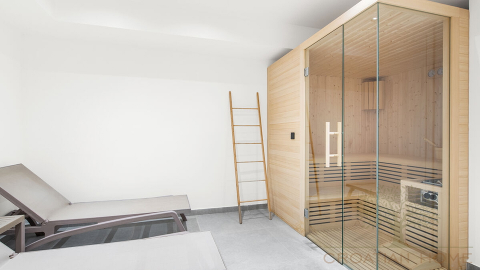 Villa mit Keller und 50 m2 beheiztem Pool am Rande einer gr&ouml;sseren istrischen Ortschaft