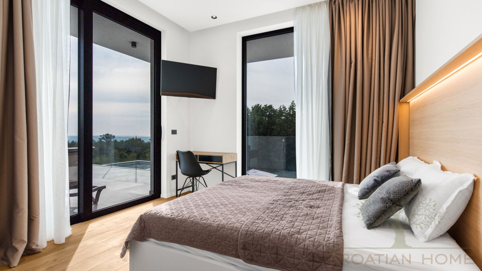 Villa mit Keller und 50 m2 beheiztem Pool am Rande einer gr&ouml;sseren istrischen Ortschaft