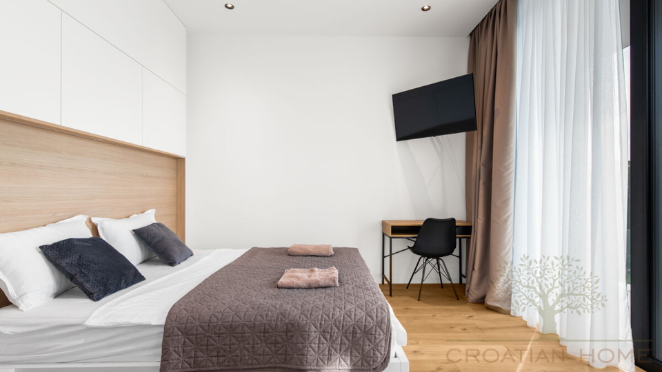 Villa mit Keller und 50 m2 beheiztem Pool am Rande einer gr&ouml;sseren istrischen Ortschaft
