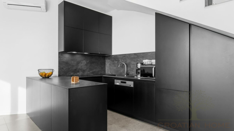 Moderne voll ausgestattete Villa mit beheiztem 50 m2 Pool
