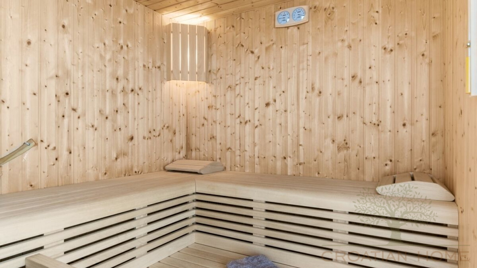 Moderne voll ausgestattete Villa mit beheiztem 50 m2 Pool