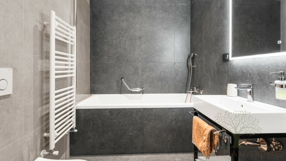Moderne voll ausgestattete Villa mit beheiztem 50 m2 Pool