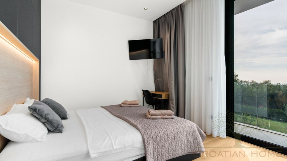 Moderne voll ausgestattete Villa mit beheiztem 50 m2 Pool