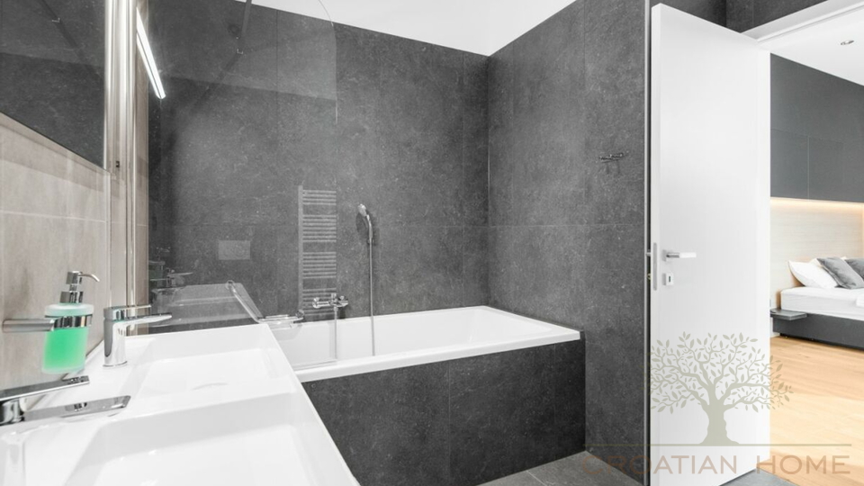 Moderne voll ausgestattete Villa mit beheiztem 50 m2 Pool