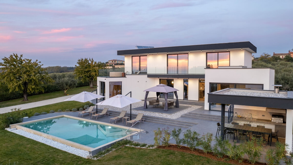 Moderne voll ausgestattete Villa mit beheiztem 50 m2 Pool