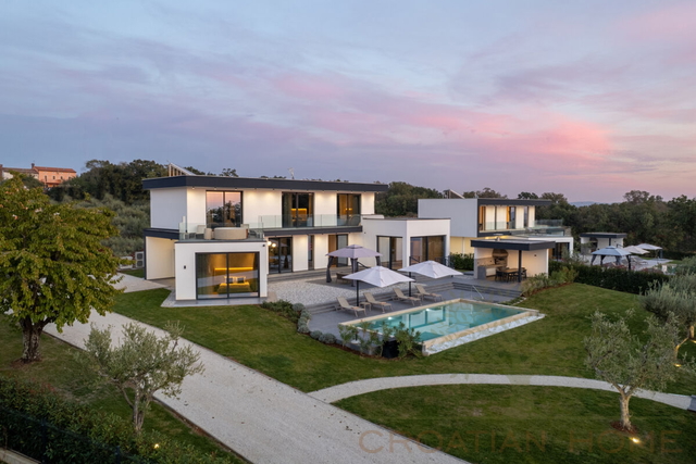 Moderne voll ausgestattete Villa mit beheiztem 50 m2 Pool
