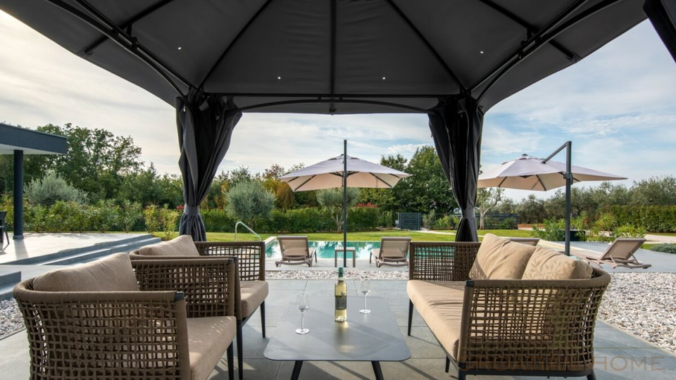 Moderne voll ausgestattete Villa mit beheiztem 50 m2 Pool