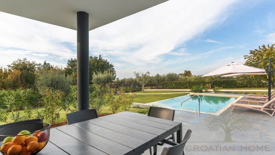 Moderne voll ausgestattete Villa mit beheiztem 50 m2 Pool