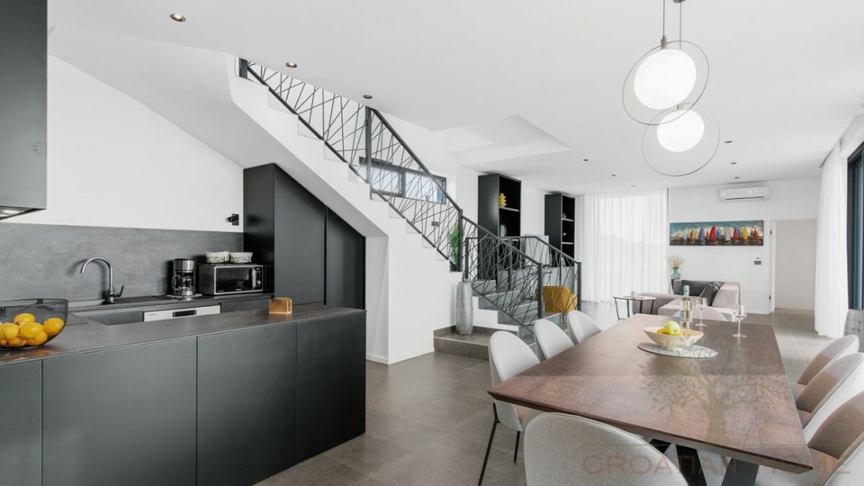 Moderne voll ausgestattete Villa mit beheiztem 50 m2 Pool