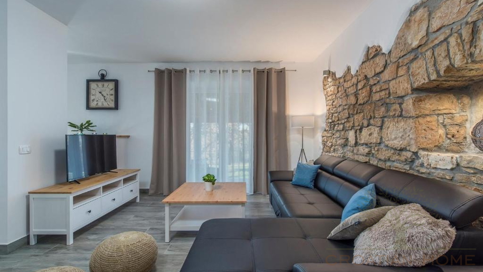 Renviertes Steinhaus mit Pool auf 6000 m2 Grundst&uuml;ck mit 2 Nebengeb&auml;uden am Rande der Ortschaft