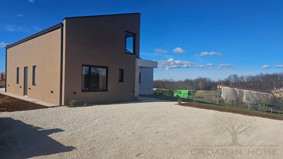 Moderne helle neue Villa mit Pool in kleinem istrischen Dorf