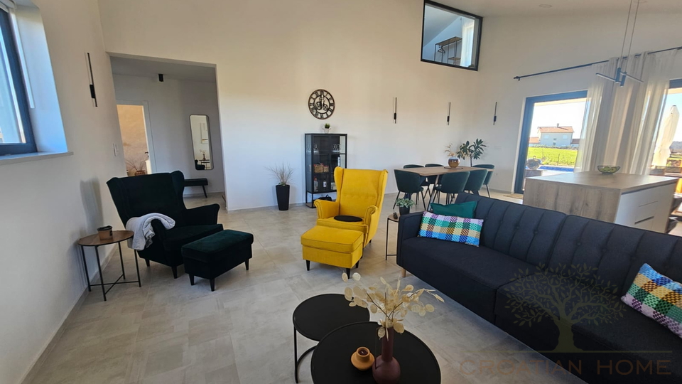 Moderne helle neue Villa mit Pool in kleinem istrischen Dorf