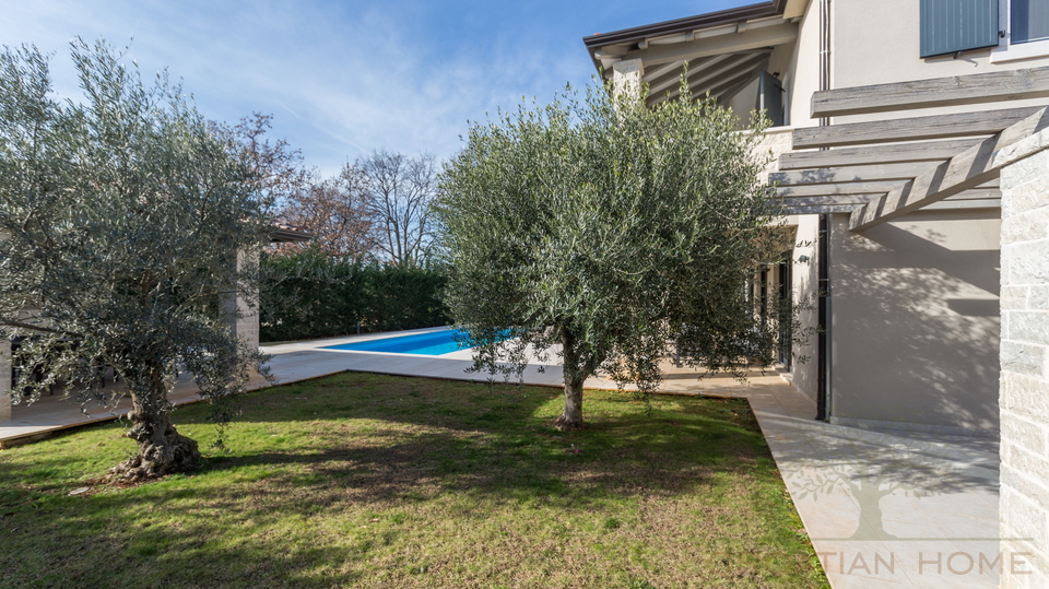 Wundersch&ouml;ne mediterrane Villa mit Pool&comma; &uuml;berdachte Aussenk&uuml;che&comma; Carport in begehrter Lage mit Sonnenkolektoren