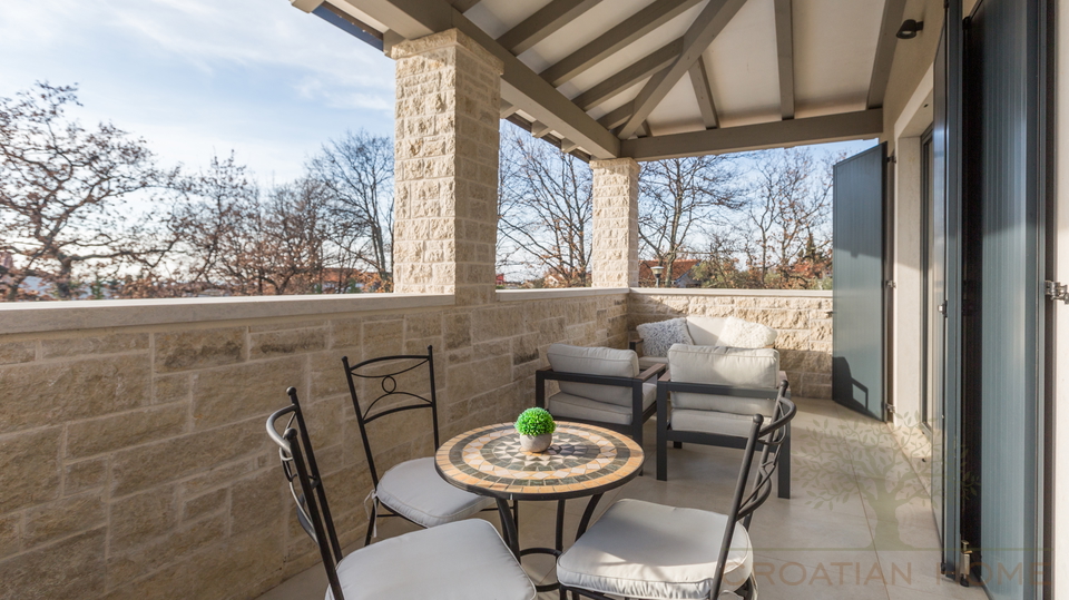 Wundersch&ouml;ne mediterrane Villa mit Pool&comma; &uuml;berdachte Aussenk&uuml;che&comma; Carport in begehrter Lage mit Sonnenkolektoren