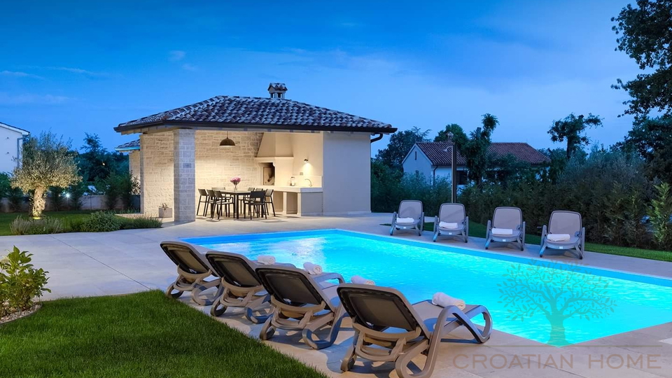 Wundersch&ouml;ne mediterrane Villa mit Pool&comma; &uuml;berdachte Aussenk&uuml;che&comma; Carport in begehrter Lage mit Sonnenkolektoren