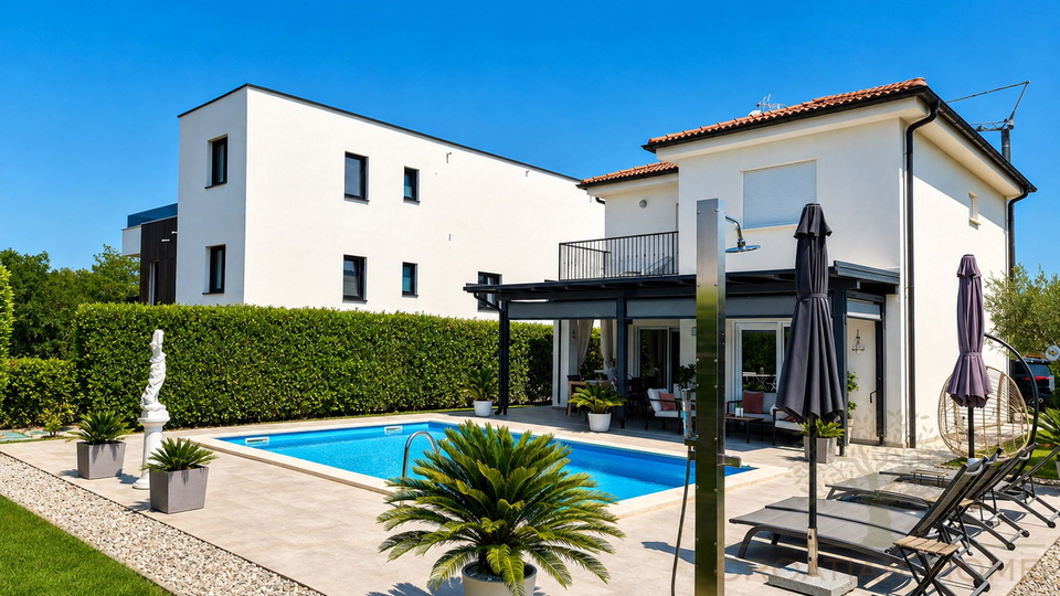 Haus mit Pool und Meerblick nur 5 km vom Meer bei Porec