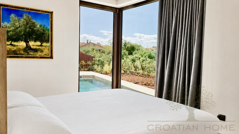 NEUBAU VILLA MIT POOL NUR 1500 M VOM MEER